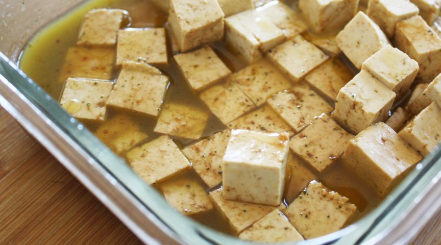 2 recetas para macerar tofu que te encantarán