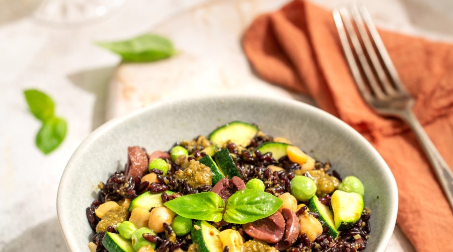 Ensalada de arroz negro y garbanzos