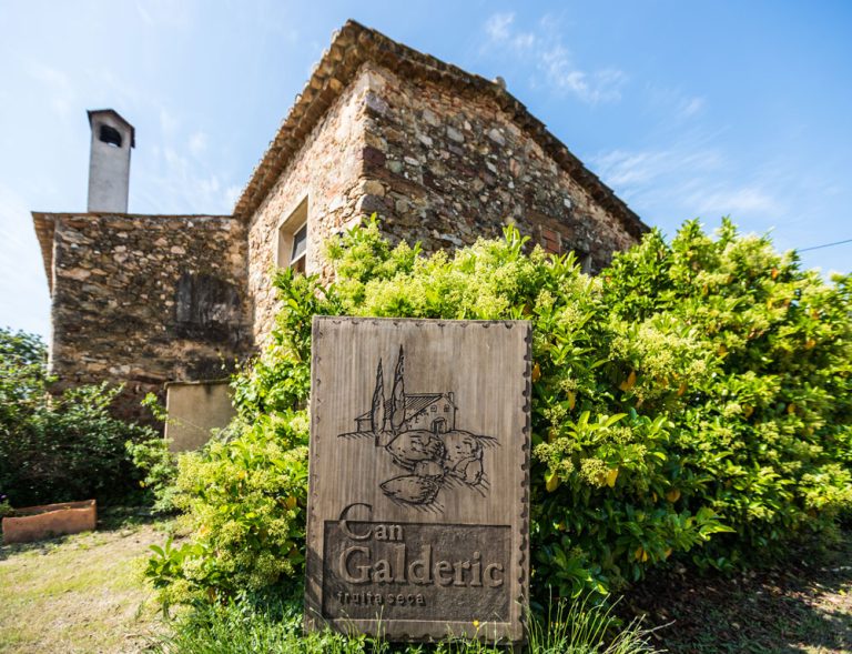 can galderic petit productor de fruits secs i fruita seca de proximitat