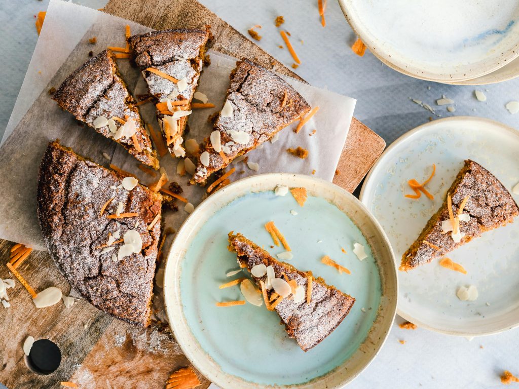 PASTÍS DE PASTANAGA AMB NOUS I PANSES (CARROT CAKE)